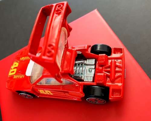 VINTAGE 1988 HOT WHEELS FERRARI F40 RED 1:64 DIECAST CAR WITH OPENING HATCH SILVER WHEELS